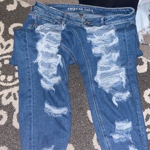 DISTRESSED JEANS
